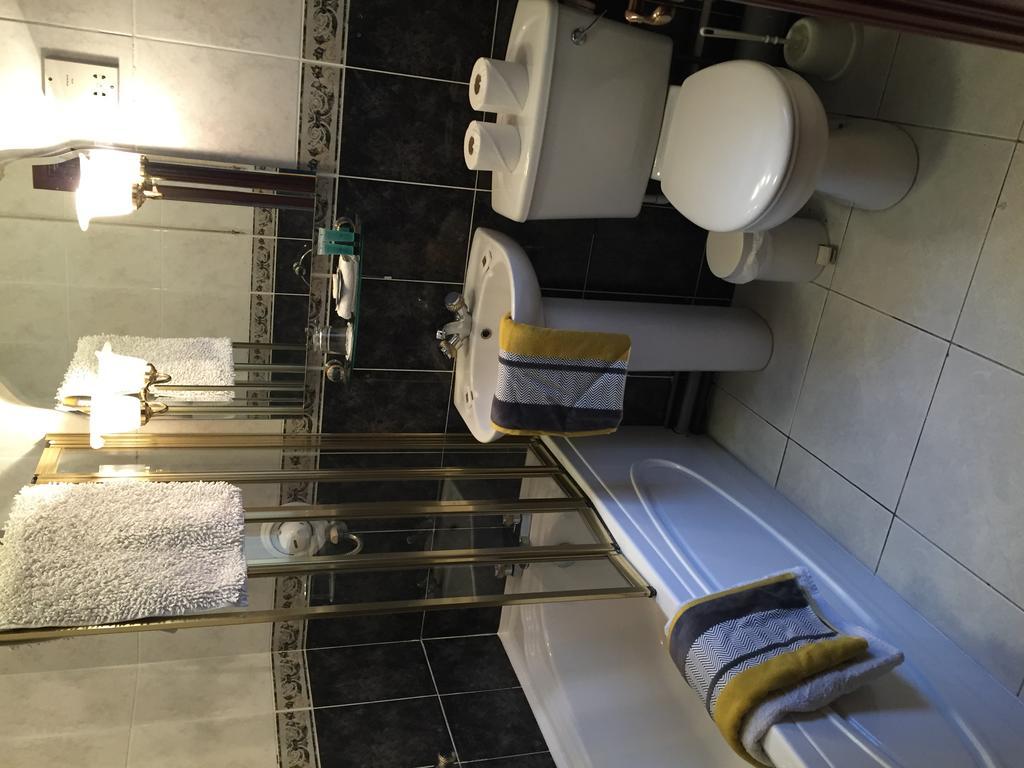 Caldhame House Hotel Crumlin  Ngoại thất bức ảnh