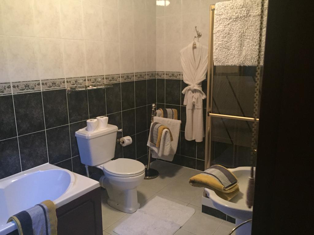 Caldhame House Hotel Crumlin  Ngoại thất bức ảnh