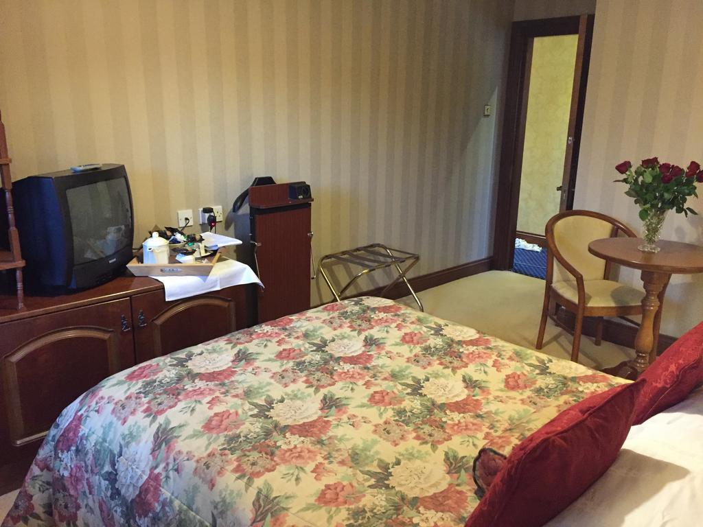 Caldhame House Hotel Crumlin  Ngoại thất bức ảnh
